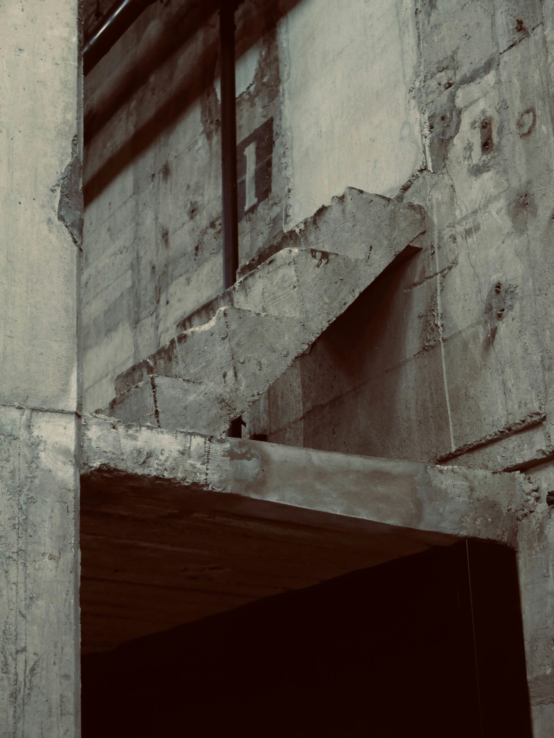 Building Girne Ka Waqia, Tehqiqat Shuru