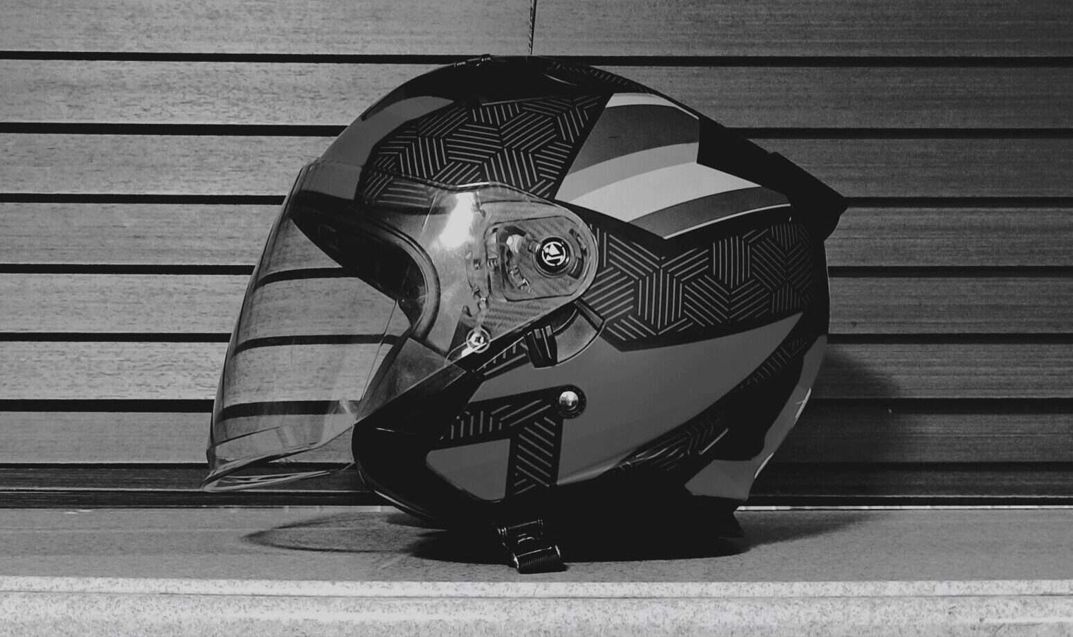 Motorcycle Sawar Dono Afraad Ke Liye Helmet Lazim