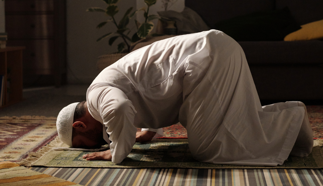 Malaysia Mein Friday Prayers Miss Karne Par 2 Saal Qaid Aur Fine