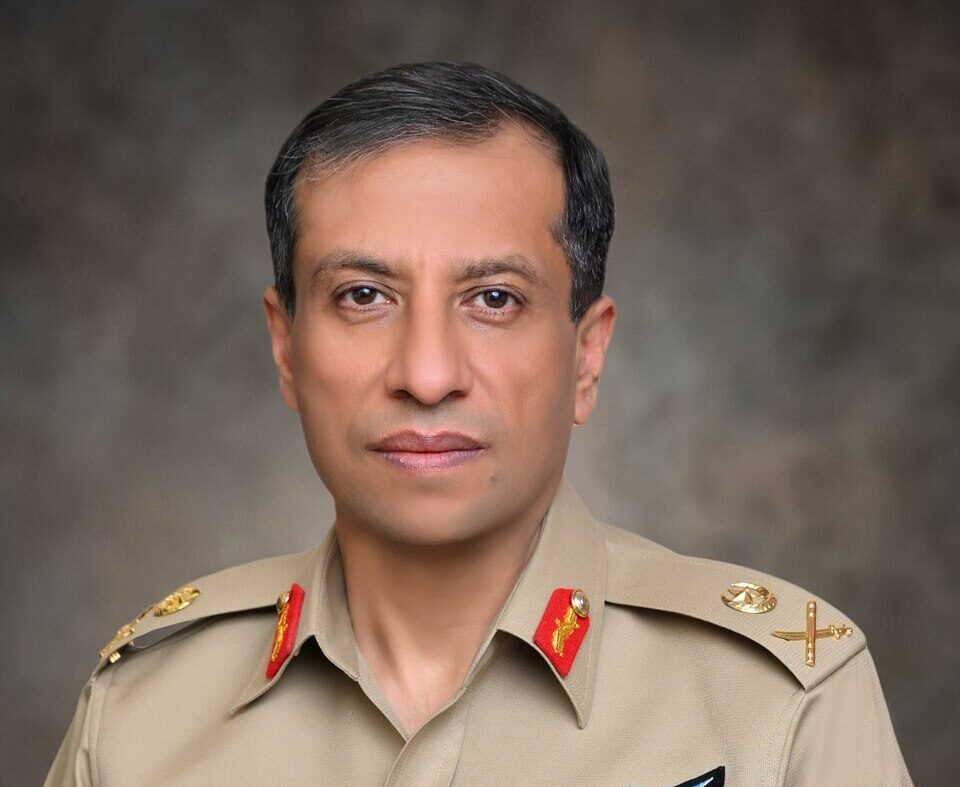 DG ISPR Ahmed Sharif Ne Kaha Army Chief Ne koi Interview Nhi Diya