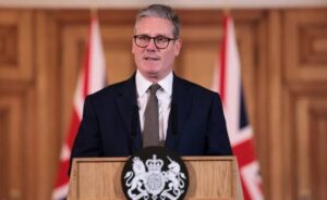 UK PM Starmer Par Asylum Claims ke Liye Tanqeed