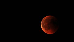 Pakistan Ki Tareekh Ka Pehla Rare Blood Moon Kab Nazar Ayega?