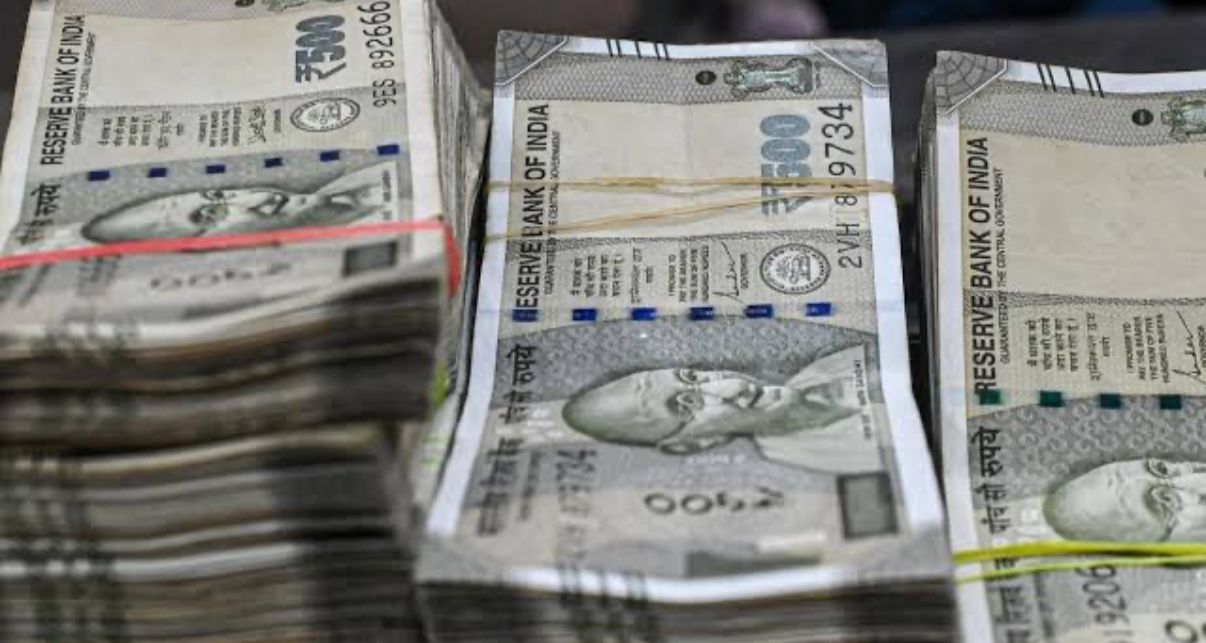 US Tariffs Se Indian Rupee Record Girawat, GDP Khatre Mein