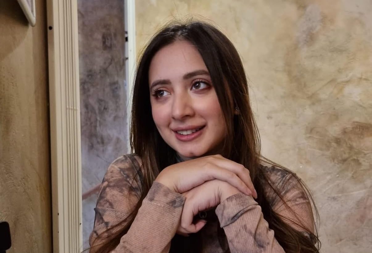 Komal Aziz Ka Showbiz Chorne Ka Plan, Wapis Ana Ka Koi Irada Nahi