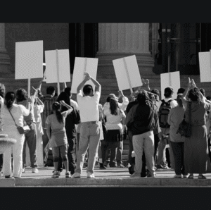 Indonesia Mein Protests Barh Gaye, 10 Log Halak