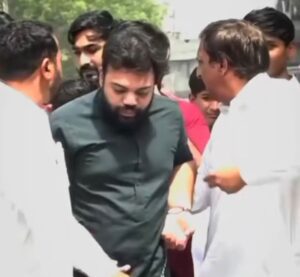 Ducky Bhai Handcuffs Videos Par Logon Ka Mix Reaction