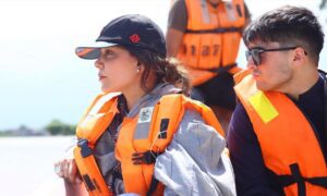 Hadiqa Kiani Flood Victims Ke Liye Madad Mein Masroof