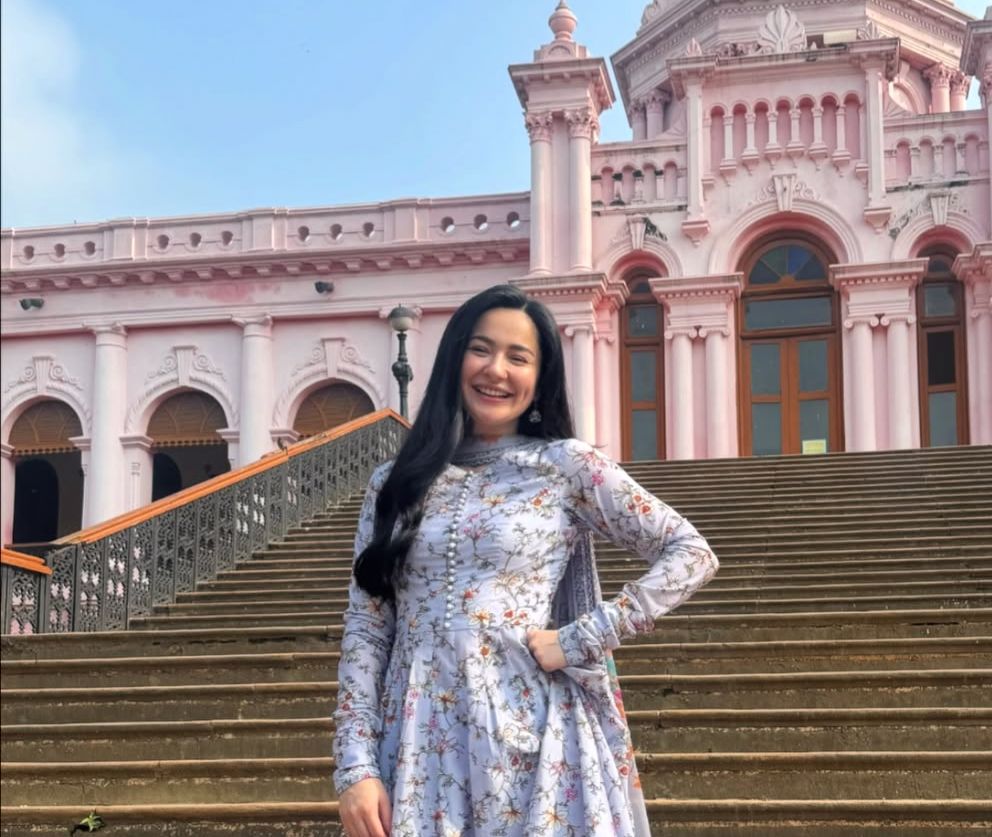 Hania Aamir Ki Mashhoor Bangladeshi YouTuber Ke Ghar Dawat, Video Viral