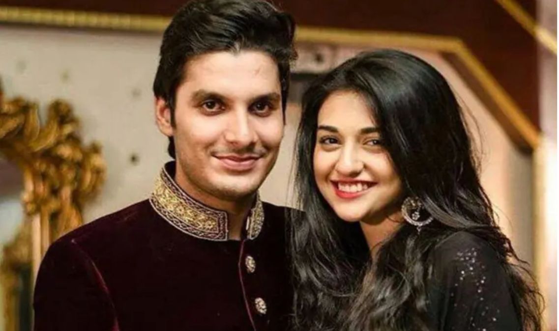 Ayeza Khan Ke Bhai Ke Sath Purani Tasveeron Par Fans Sara Khan Ke Support Mein Aa Gaye