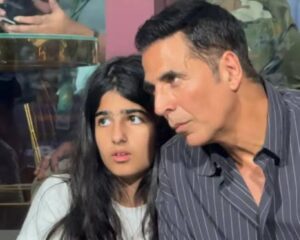Video Game Khelte Hua Beti Se Nazebah Tasveerain Maangi Gayi, Akshay Kumar Ka Inkishaaf