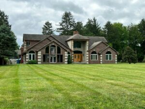 American Investor Ky Ghar Mein Darjanon Khawateen Se Ziyadati