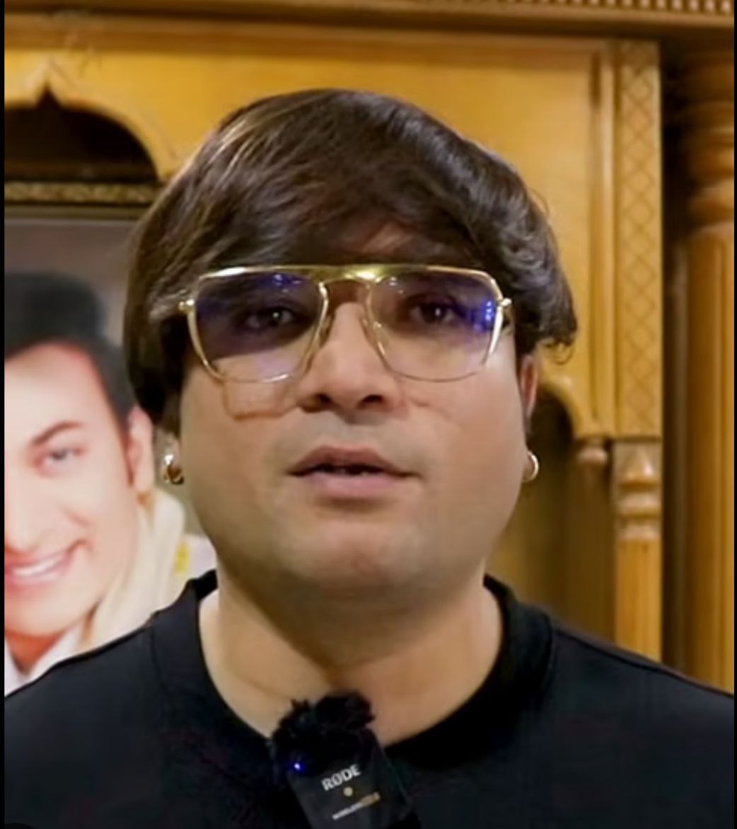 Adakara Ko Harass Karne Wala Indian Film Director Giraftar