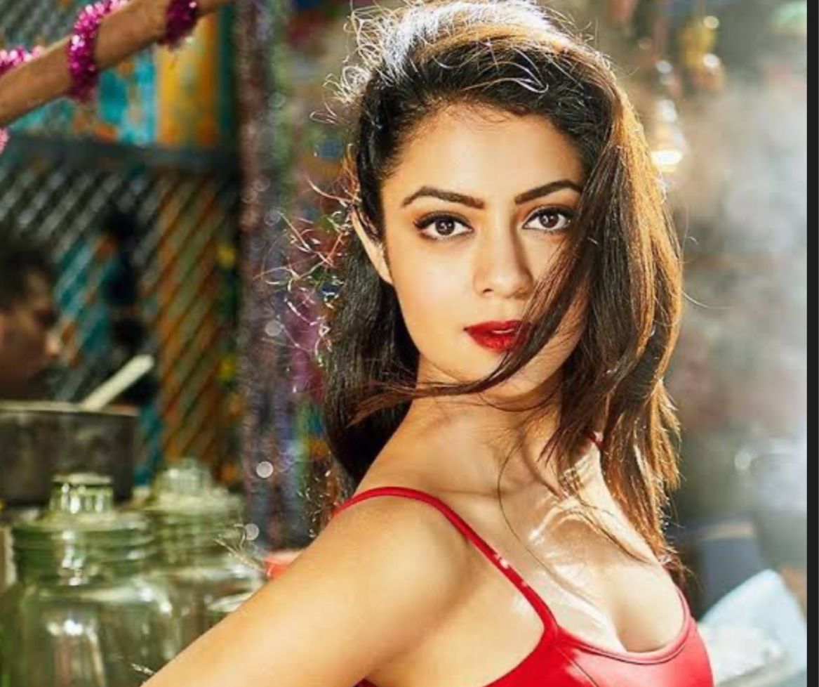 Anya Singh Ne Bollywood Ke Setbacks Aur Personal Loss Par Khamoshi Tod Di