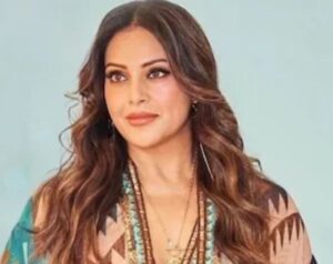 Bipasha Basu Paparazzi Se Naraz, Bagair Pose Diye Chal Dein