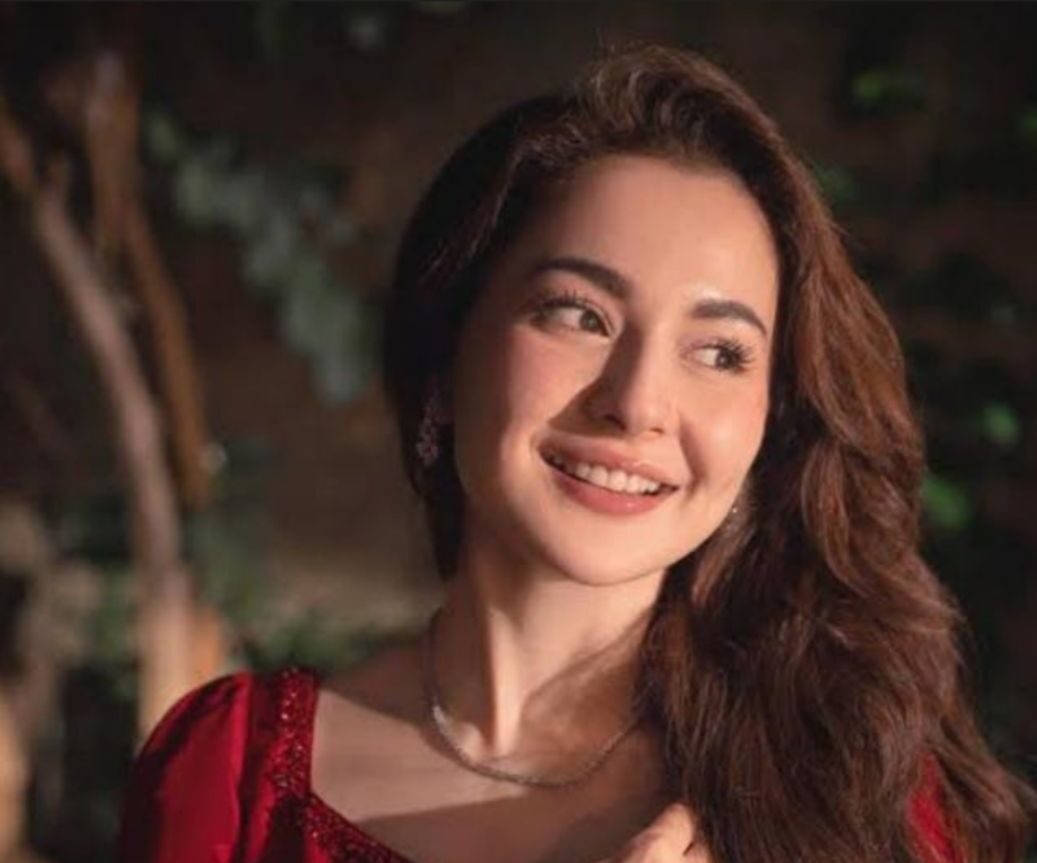 Kya Hania Amir Theek Hain? Adakara Ki Hospital Se Post Ne Fans Ko Pareshan Kar Diya
