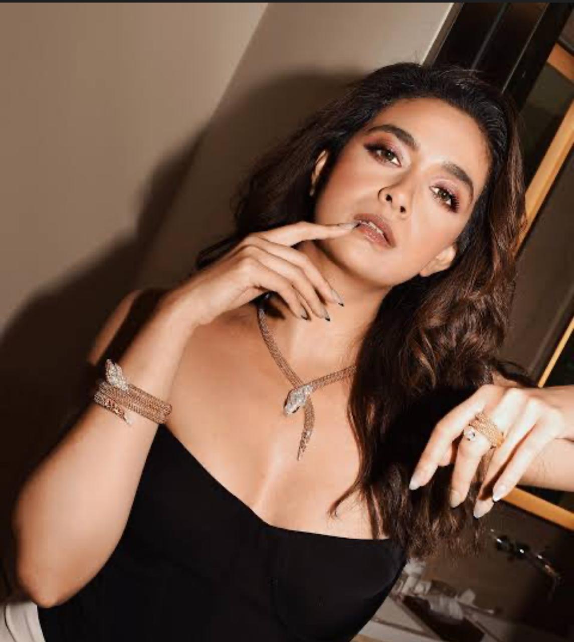 Samajhti Thi Mera Khandan Mere Shohar Ko Damad Qabool Nahi Karega, Keerthy Suresh