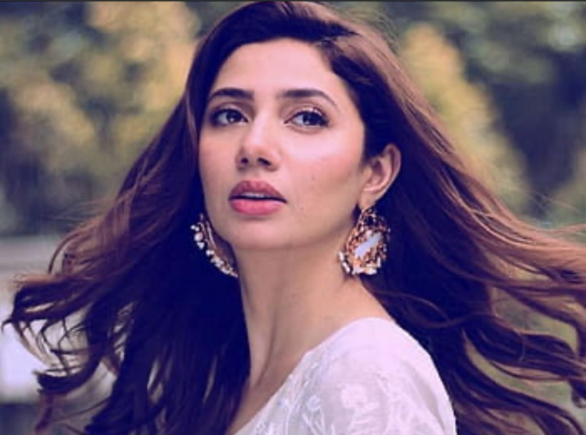 Mahira Khan Ne TV Par Wapas Aane Ka Hint De Diya