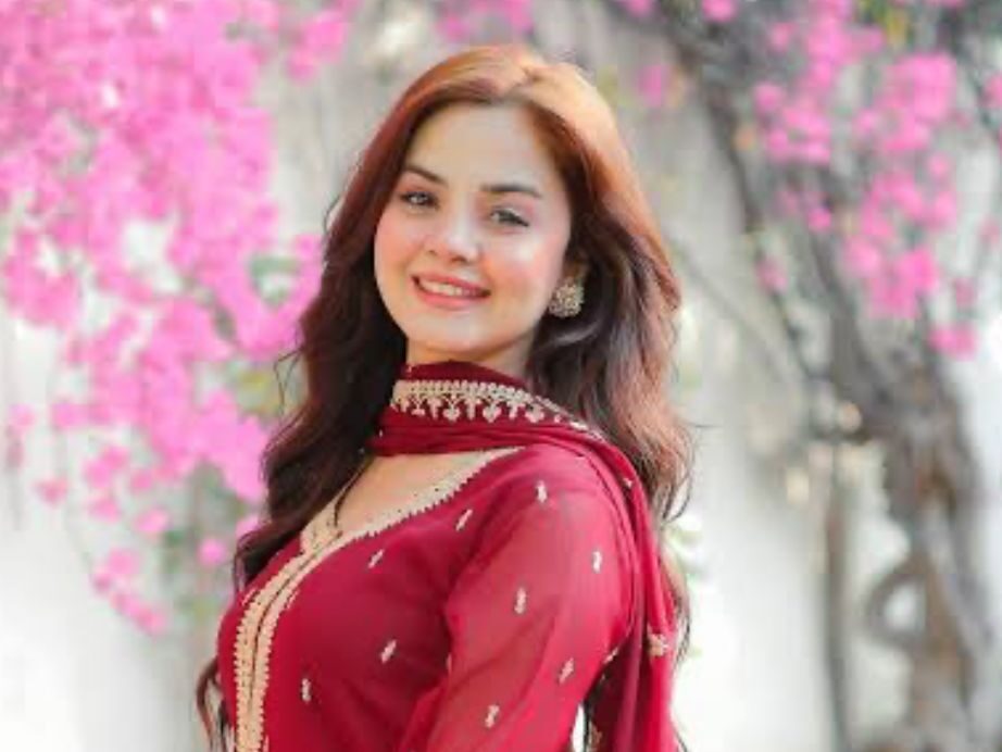 Komal Meer Ka Bayan Viral “Aaj Kal Larkiyan Masculine Aur Larke Princess Ban Gaye Hain!”