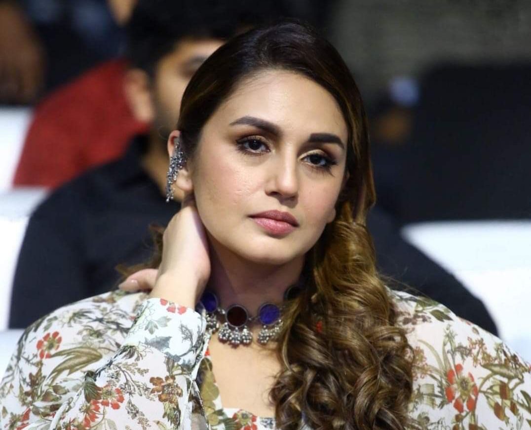 Huma Qureshi Event Mein Pehli Baar Engagement Ke Baad Nazar Ayi
