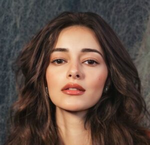 Kyun Sab Log Ananya Panday Aur Uski Tez Udaan Ki Baat Kar Rahe Hain!