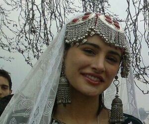 Nargis Fakhri Ne Farah Khan Ke Tohfe Ko Rolls Rice Se Behtar Qarar Dia