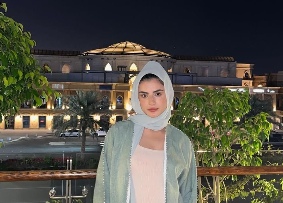 Zubab Rana Ke Naye Abaya Look Ne Social Media Hila Diya