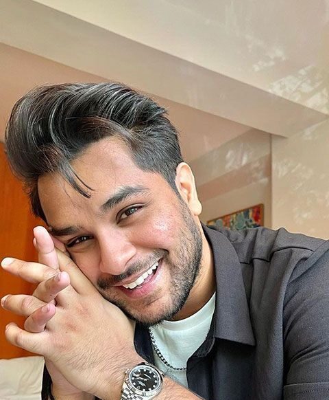 Asim Azhar Ka Mysterious Move, Instagram Ko Keh Diya “Khuda Hafiz”