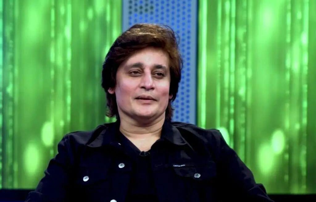 Sahir Lodhi Ne Apni Ahliya Ko Showbiz Se Kyun Door Rakha Hai?