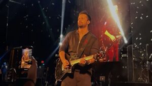 Karachi Mein Atif Aslam Ka Concert Bad-Intizami Ka Shikar, Fans Barham