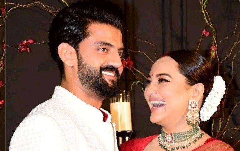 “Tum Sahi Ghar Par Aayi Ho” Sonakshi Sinha Ne Saas Ke Sath Khushgawar Rishte Ka Raaz Bataya!