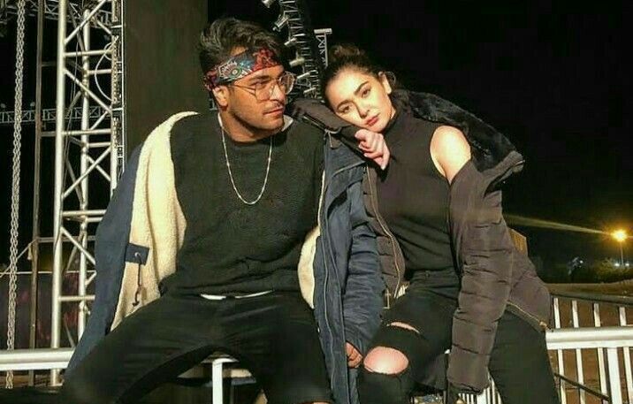 Kia Asim Azhar Softly Launch Kar Rahe Hain Hania Aamir? Song Lyrics, Sunflower, Sab Kuch Hai Hania Se Mutalliq