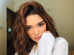 Romaisa Khan Ne Entertainment Industry Mein Late Payments Ka Masla Samne Laya