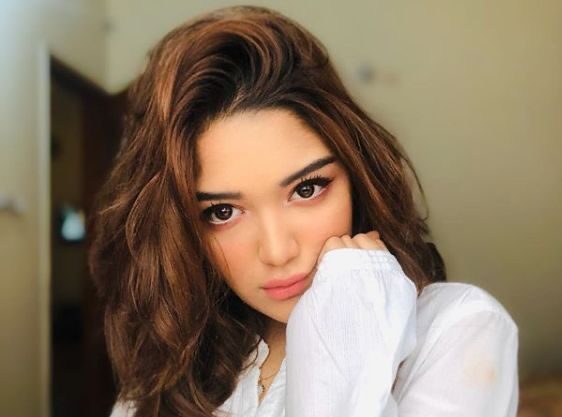 Romaisa Khan Ne Entertainment Industry Mein Late Payments Ka Masla Samne Laya