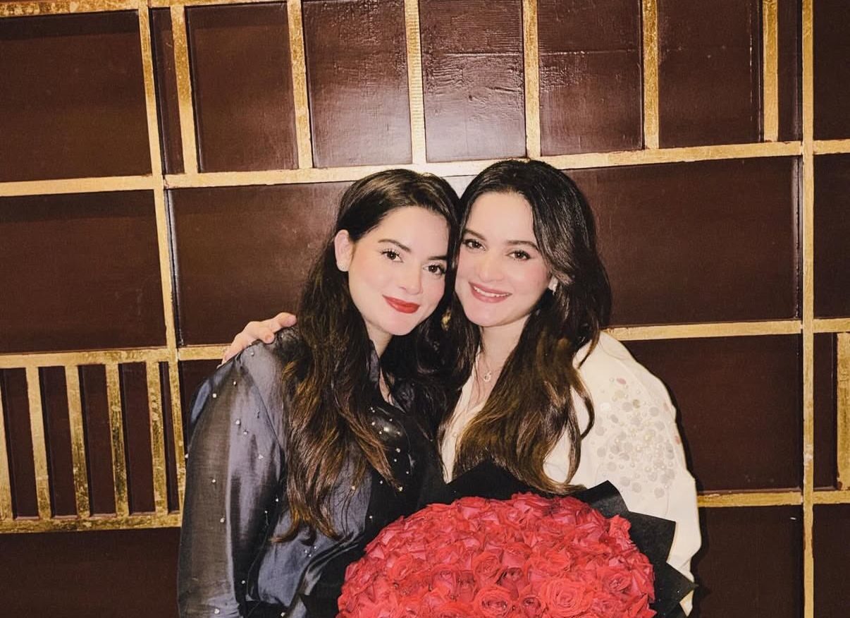 Aiman Aur Minal Khan Ne 27th Birthday Family Ke Saath Celebrate Ki