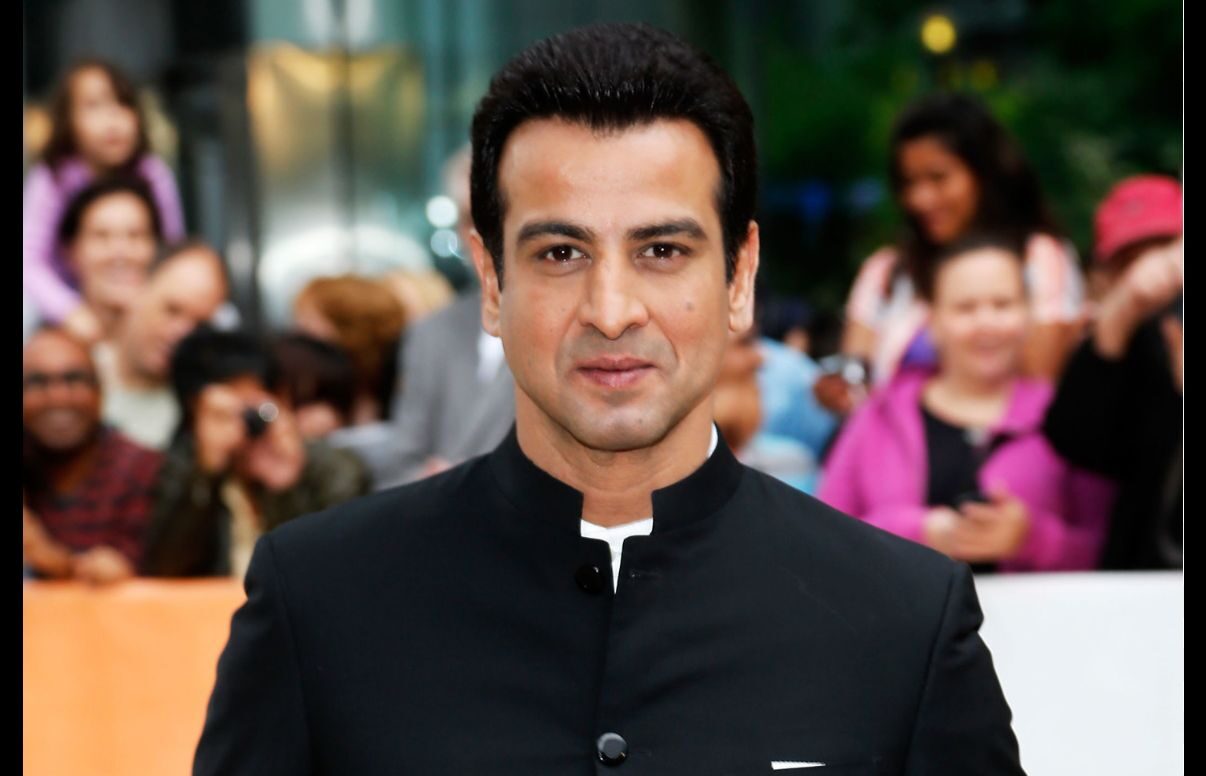Ronit Roy Ne Social Media Se Arzi Tor Par Break Liya