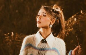 Fans Ko Pasand Aa Raha Hai Ke Aima Baig Ariana Grande Ki Tarah Nazar Aa Rahi Hain