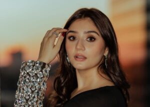 “Is Ki Qeemat Ek Crore Hai”, Dur e fishan Ki Painting Ki Video Viral