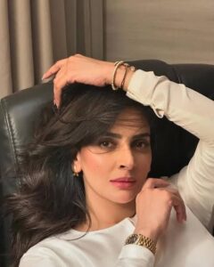 Saba Qamar Makeup-Free Nazar Aayi, Screen Par Zyada Real Faces Dikhane Ki Appeal Ki
