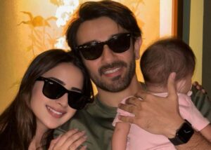 Ali Ansari Beti Ki Pedaish Ke Baad Late Waalid Ki Kami Mehsoos Karte Hue