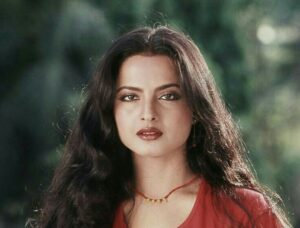 Fan Ne Rekha Ko “Jaya Bachchan 2.0” Kyun Qarar Diya?