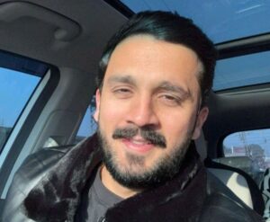 UK Ne Pakistani YouTuber Rajab Butt Ko Mulk Se Dar Badar Kar Diya