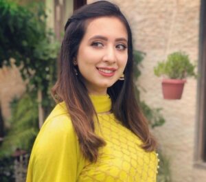 Qareebi Log Bhi Hasad Kar Ke Ghalat Mashware De Sakte Hain: Komal Aziz