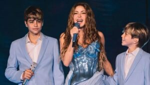 Shakira Ke Concert Mein Beton Ke Sath Gaane Se Madah Khush