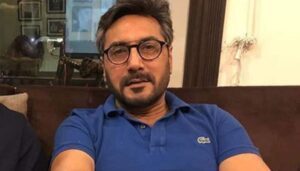 Adnan Siddiqui Ki Sign Board Ke Sath Tasveer Par Behas