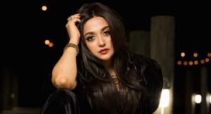 Monali Thakur Zurich Airport Par Diamond Ring Nikaalne Ke Liye Smelly Bin Mein Gayi, Video Viral