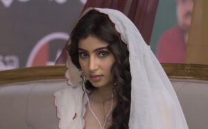 Rakesh Bedi Ne Adakara Ke Sath Stage Par Na Munasib Harakat Ki Wazahat Kar Di