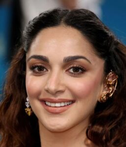 New Mom Kiara Ne Deepika Padukone Ke 8-Hour Shift Demand Ke Debate Par Apna Nazariya Share Kiya