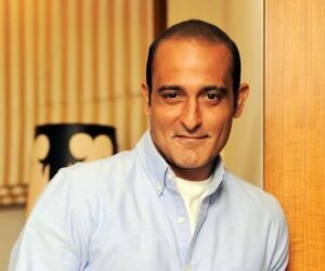 Akshaye Khanna Se Kaha Gaya Ke Woh “Successful Nahi”, Actor Ne Muskuratay Hue Kaha: “Sab Aagay Hain, Main Race Mein Aakhri Hoon”