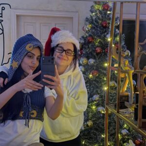 Hania Aamir Aur Yashma Gill Ki Christmas Celebration Par Sakht Tanqeed