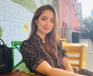 Adakari Se Zyada Karobar Mujhe Mutmain Karta Hai: Komal Aziz